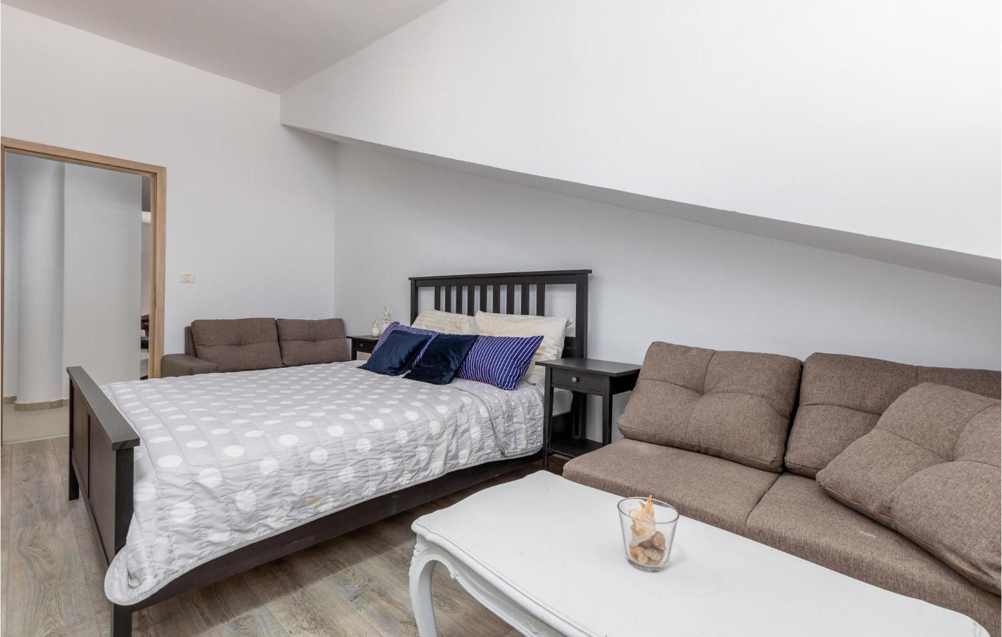 Awesome Apartment In Pula With Wifi Exterior photo